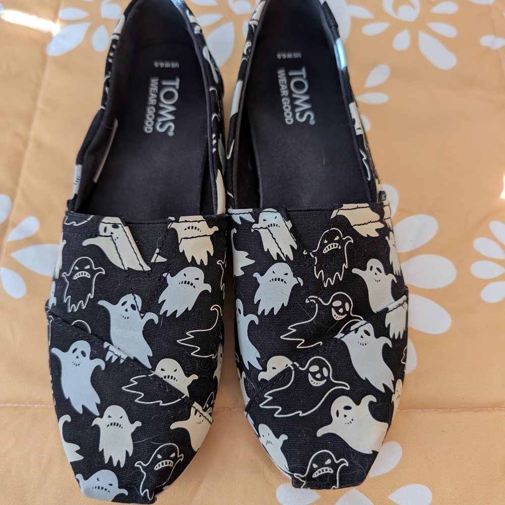 TOMS Black Ghost Pattern Slip-Ons